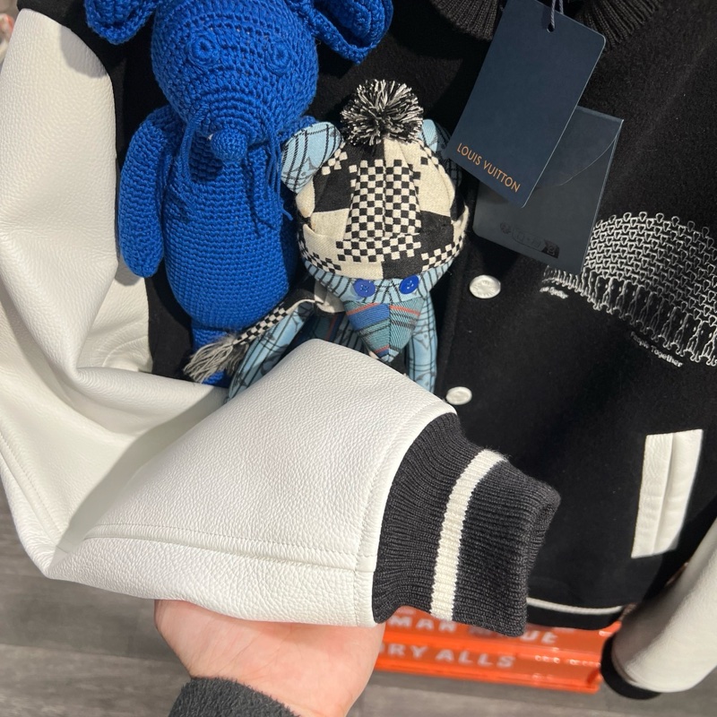 Lv 玩偶秀款外套 50碼-3