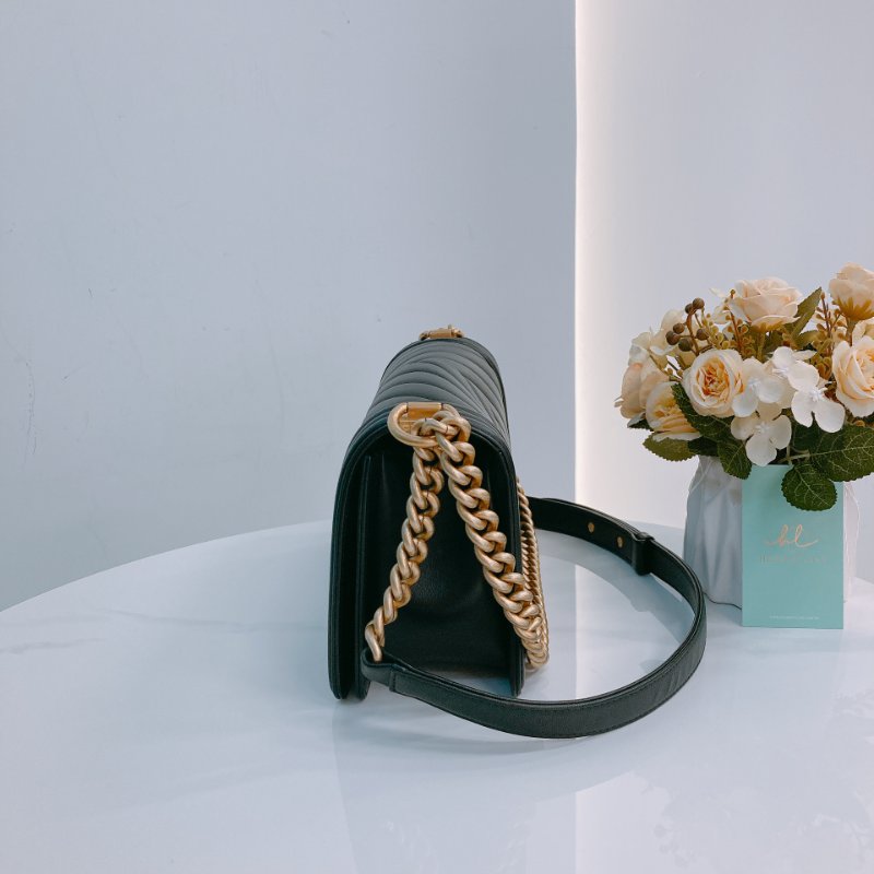 MS0435 Chanel 香奈兒 經典男孩 山羊紋 V紋 牛皮 黑金 Boy Chevron Medium Calfskin Black x GHW-3