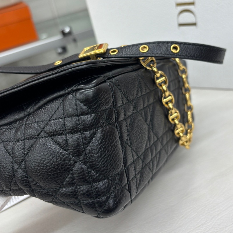 【近新閒置品】迪奧Dior 黑金粒面牛皮 中號Caro 23編碼 鏈條包 logo五金很新-6