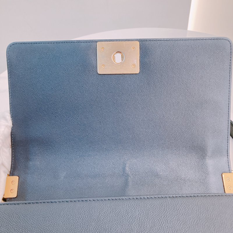 MS0436 Chanel 香奈兒 男孩 中號 魚子醬 荔枝紋 牛皮 軍藍色 金扣 Boy Medium Caviar Navy x GHW-11