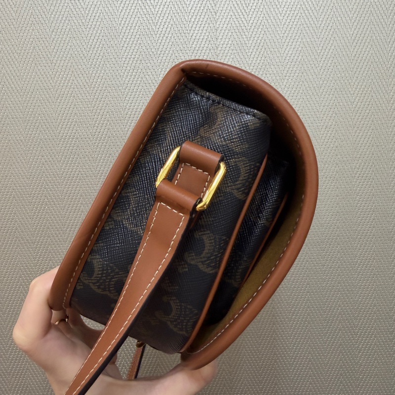Celine PVC咖牛皮金釦中型斜背馬鞍包-3