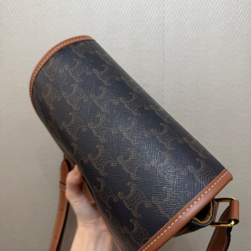 Celine PVC咖牛皮金釦中型斜背馬鞍包-4