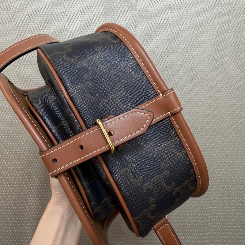 Celine PVC咖牛皮金釦中型斜背馬鞍包-6