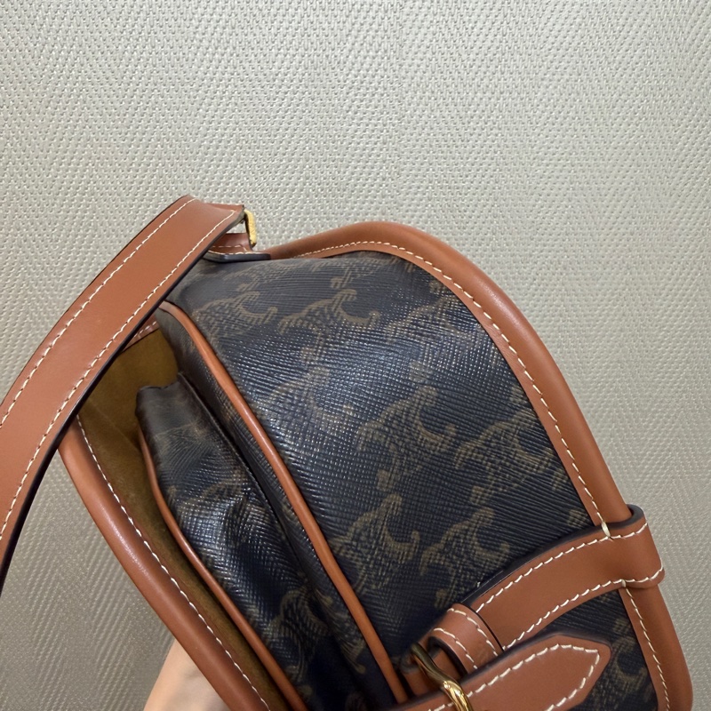 Celine PVC咖牛皮金釦中型斜背馬鞍包-7