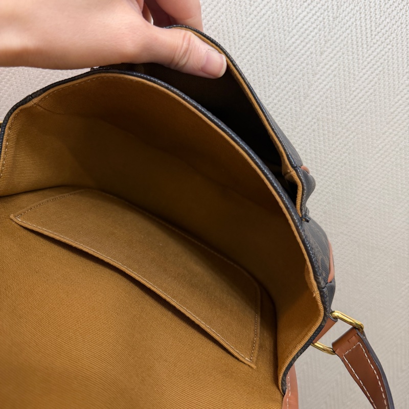 Celine PVC咖牛皮金釦中型斜背馬鞍包-11
