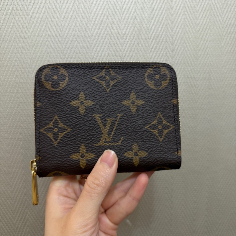 LV 原花金釦ㄇ拉零錢卡包M60067-0