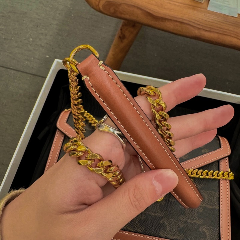 Celine 凱旋門WOC包包-1