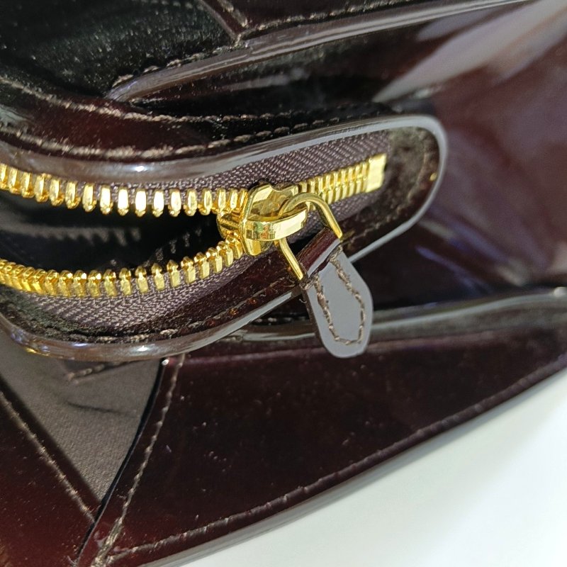 LOUIS VUITTON酒紅色漆皮老花壓紋單肩包金色五金-12