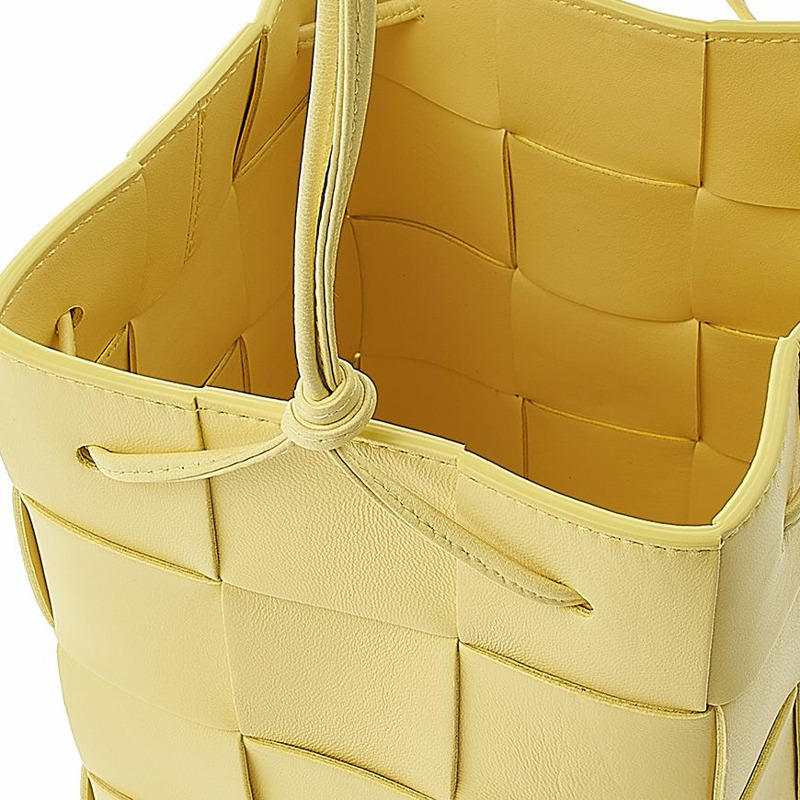 BOTTEGA VENETA 卡帶桶包 7421-6