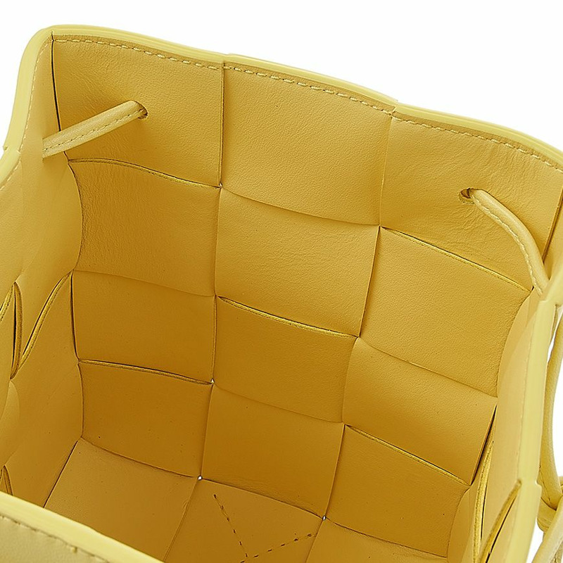 BOTTEGA VENETA 卡帶桶包 7421-7