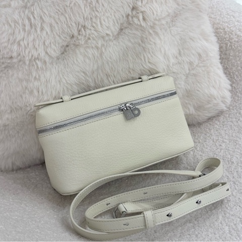 【全🆕】Loro Piana ExtraPocket L19 拉鍊開合粒面小 牛皮 單肩手提包 細語白色