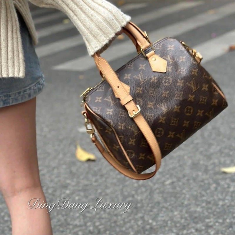 LV 🎀現品拍照🎀speedy25cm (有背帶款) 荖花波士頓包~二手-9