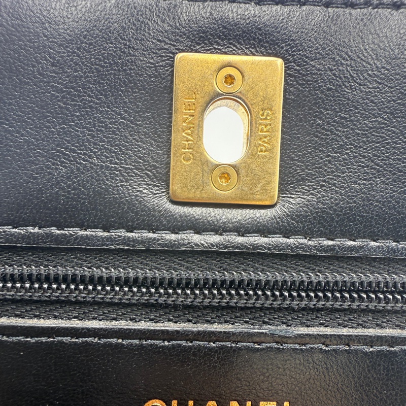 香奈兒黑金 Woc 單肩斜挎包-8