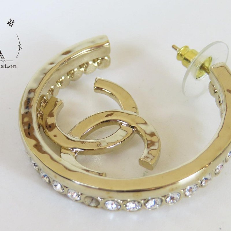 【巴黎站二手名牌專賣店】＊現貨＊CHANEL 香奈兒 真品＊淡金色雙C鑲鑽圈形針式耳環-1