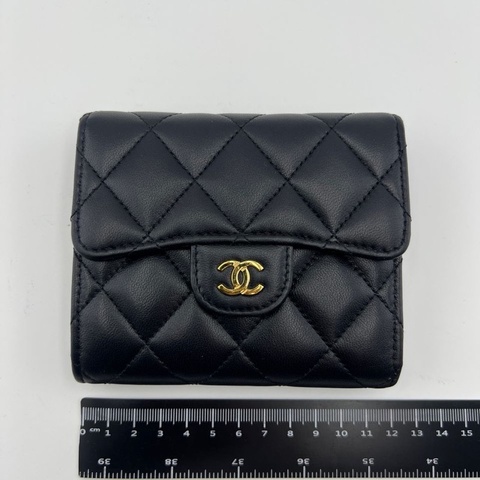 香奈兒黑金菱格紋錢包