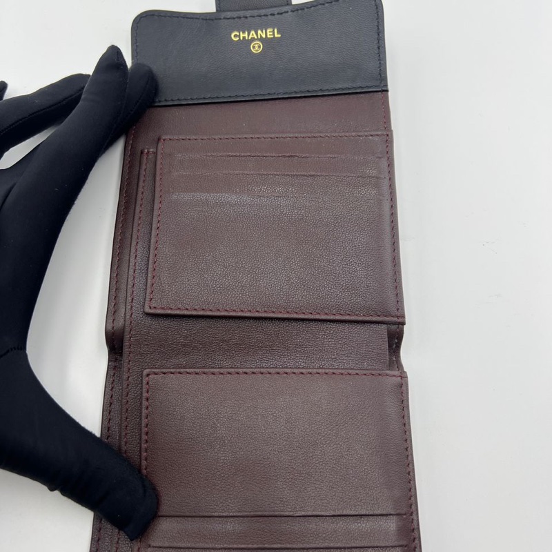 香奈兒黑金菱格紋錢包-13