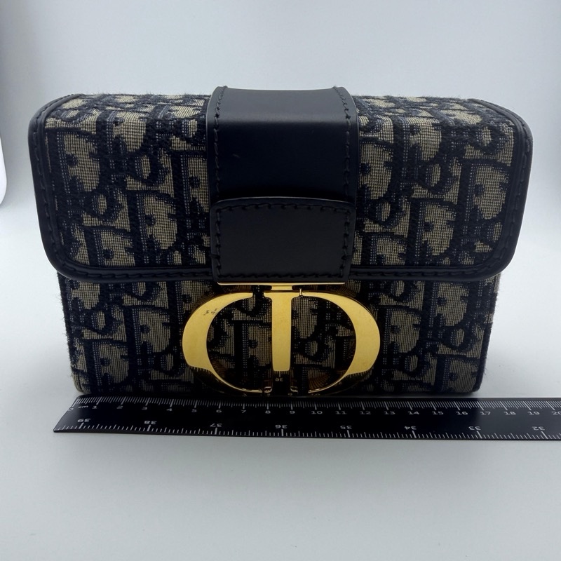 迪奧老花刺繡金扣蒙田單肩斜挎盒子包-0