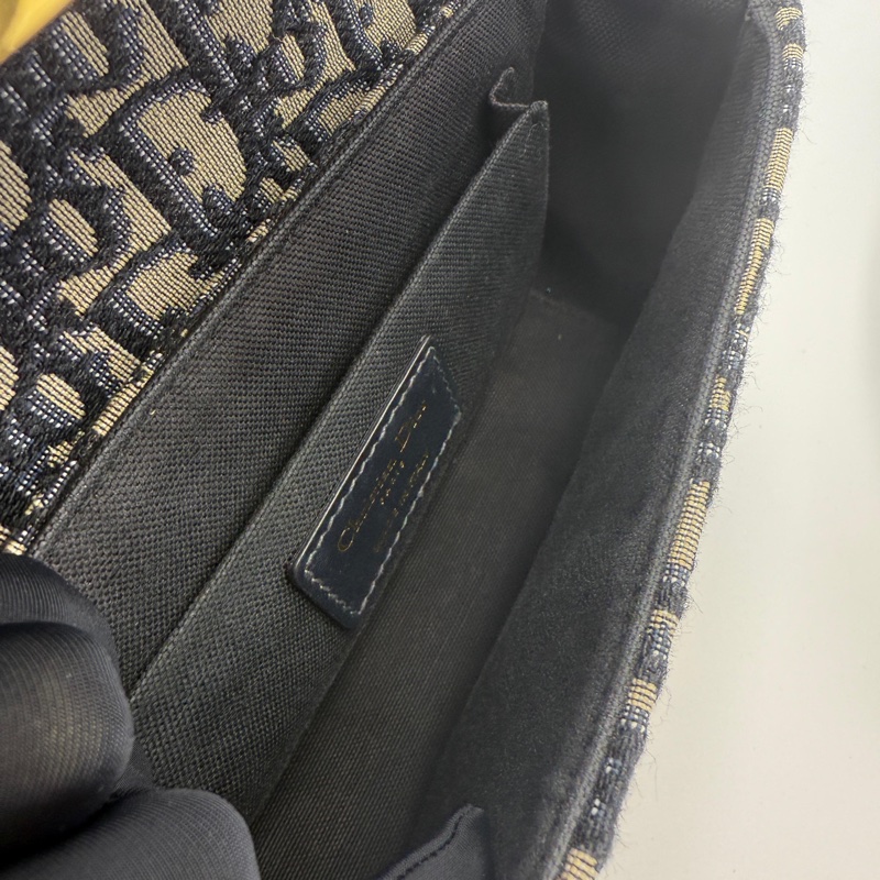 迪奧老花刺繡金扣蒙田單肩斜挎盒子包-3