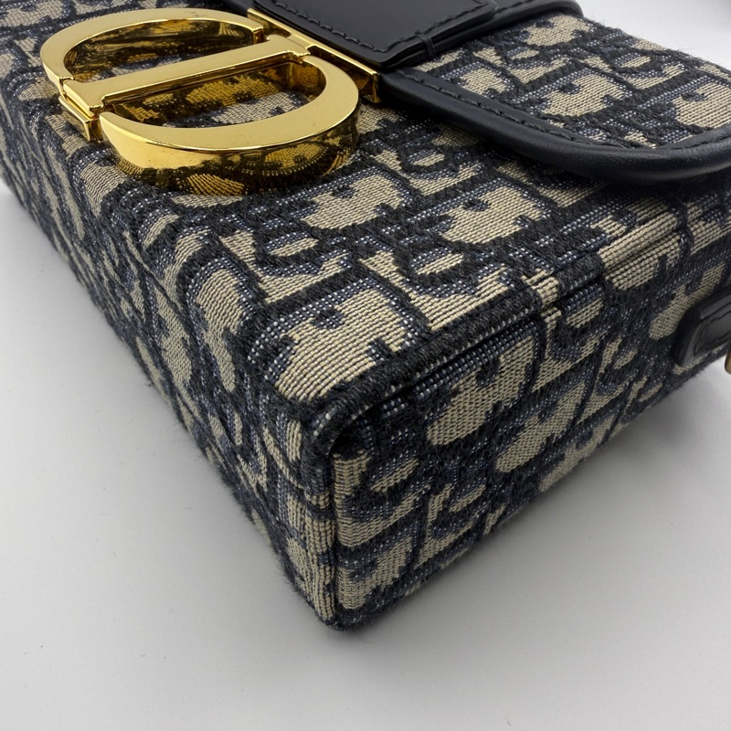 迪奧老花刺繡金扣蒙田單肩斜挎盒子包-12