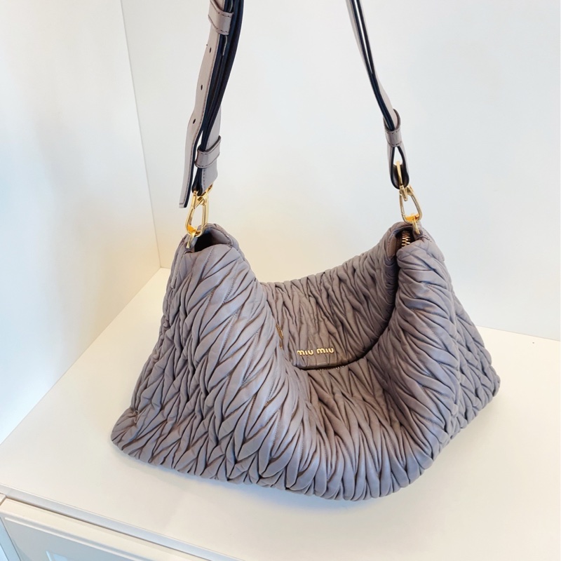 【97新🆕】MiuMiu  灰金皺摺全皮機場包 單肩包-3