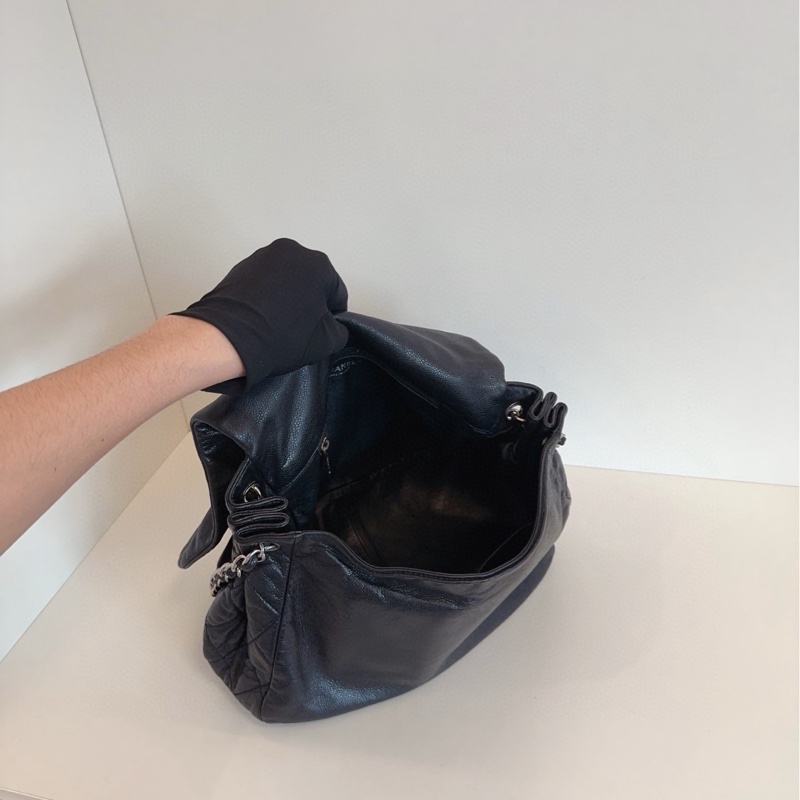 【98新🆕】Chanel 黑銀浮雕大logo 荔枝牛皮 翻蓋機場鏈條包單肩包-5