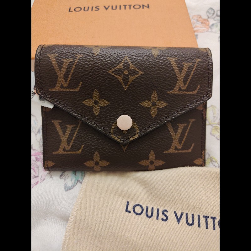 LOUIS VUITTON老花 三折短夾內皮革粉紅色(二手)-0