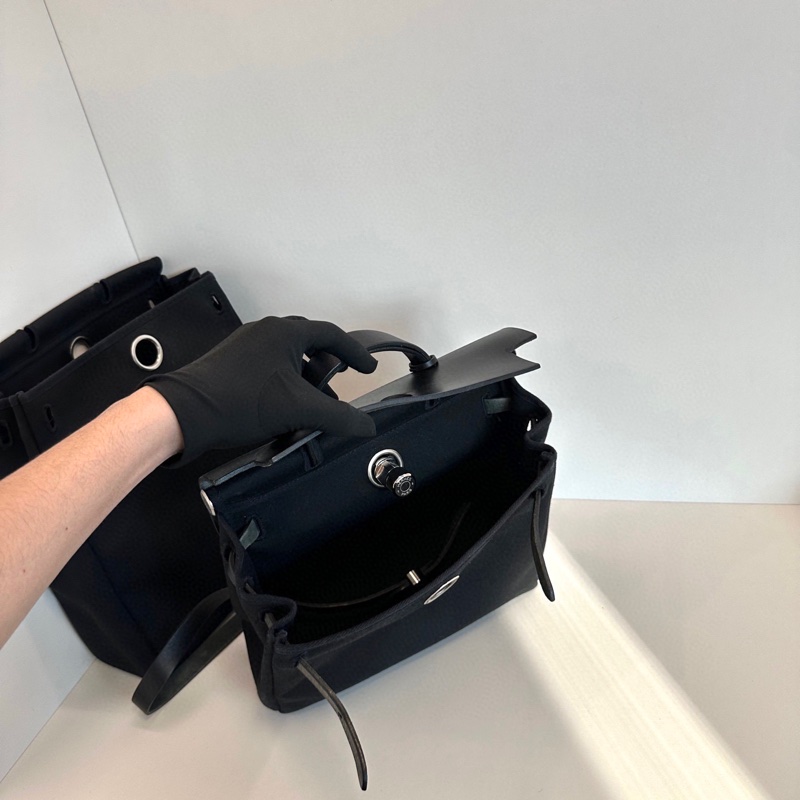 ✨Hermes herbag 全黑銀扣 帆布拼皮後背包-9