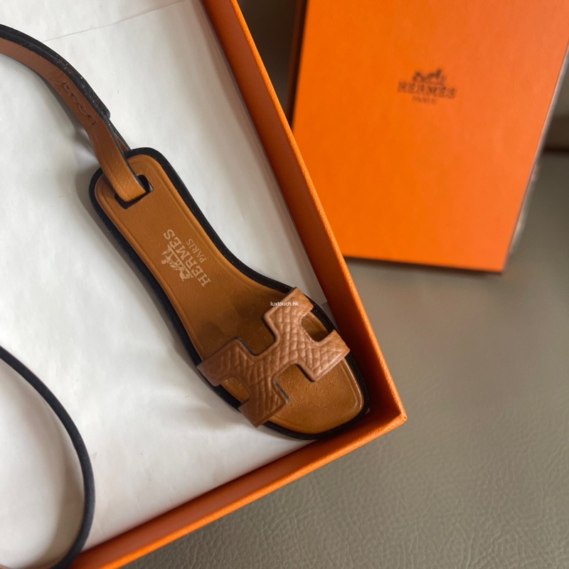 全新 清貨🧡 Hermes Nano Oran Bag Charm Gold 金棕 拖鞋仔 掛件🐴-2