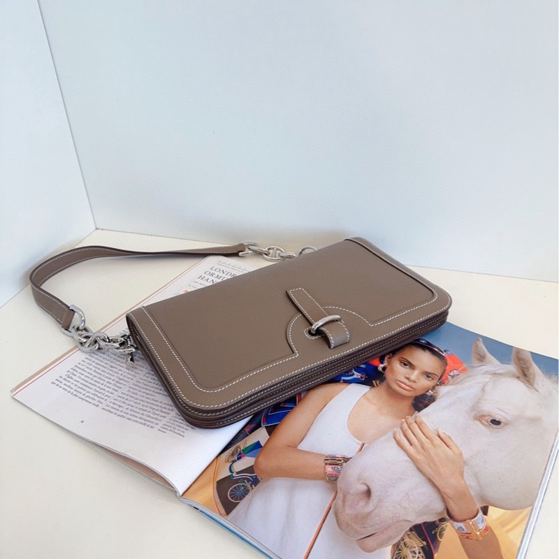【保存品99新🆕】Hermes Sac Chaine D’Ancre稀有小眾✨豬鼻子鏈條腋下信封包 保值皮色大象灰銀扣 swift皮 單肩包-5