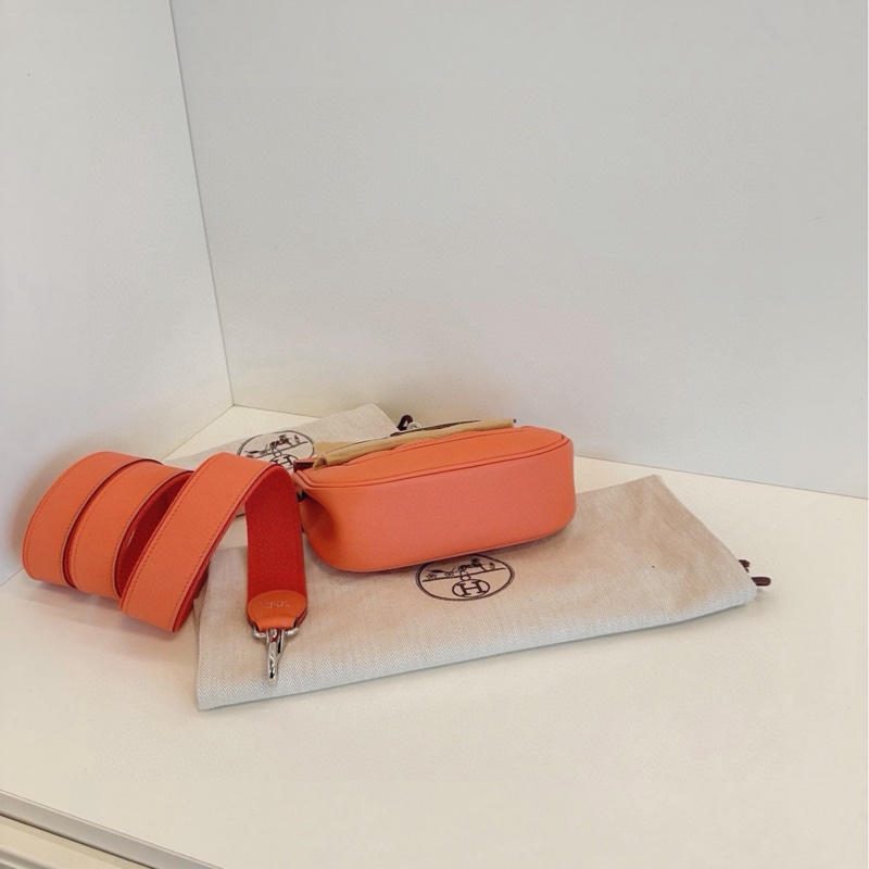 【閒置帶膜🆕】Hermes Berline mini奶油粉橘🍊Kelly銀扣小方胖子/柏林包 雙面寬肩帶郵差包 T刻 Ec皮 斜挎包-3