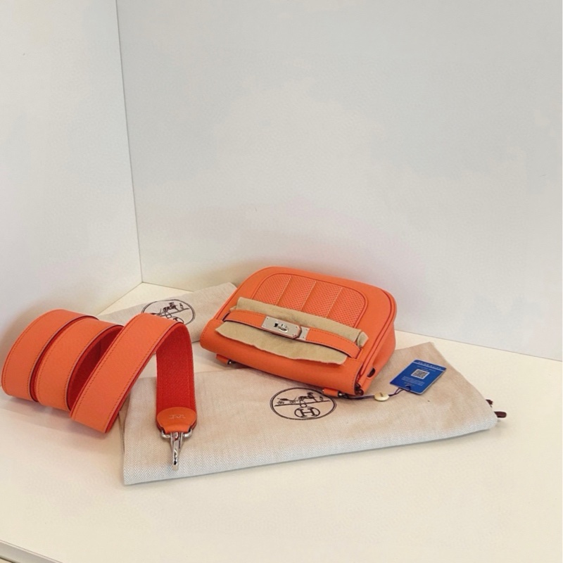 【閒置帶膜🆕】Hermes Berline mini奶油粉橘🍊Kelly銀扣小方胖子/柏林包 雙面寬肩帶郵差包 T刻 Ec皮 斜挎包-6
