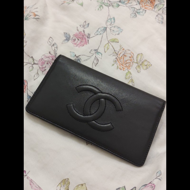 CHANEL 黑浮雕羊皮對開長夾(二手)-7