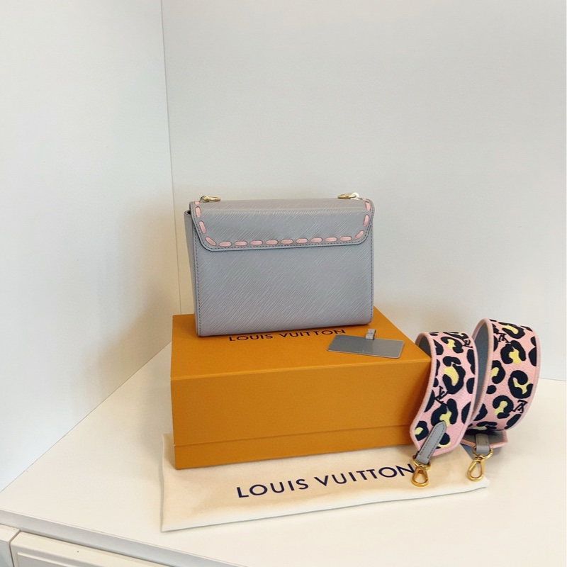 【98新🆕】LV 芯片 Twist MM 灰色水波紋拼粉色外縫線 粉色豹紋寬肩帶 金扣斜挎包-2