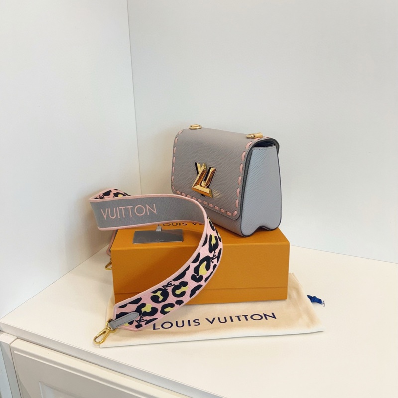 【98新🆕】LV 芯片 Twist MM 灰色水波紋拼粉色外縫線 粉色豹紋寬肩帶 金扣斜挎包-3