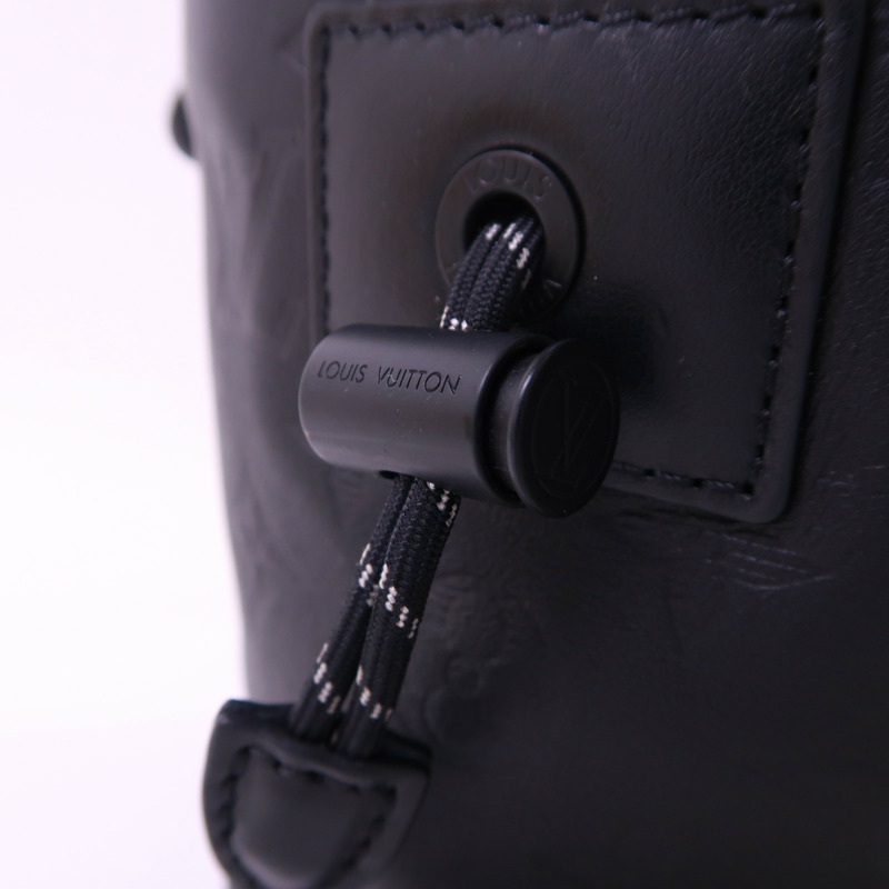 LOUIS VUITTON Monogram Shadow Chalk Nano肩背袋-15