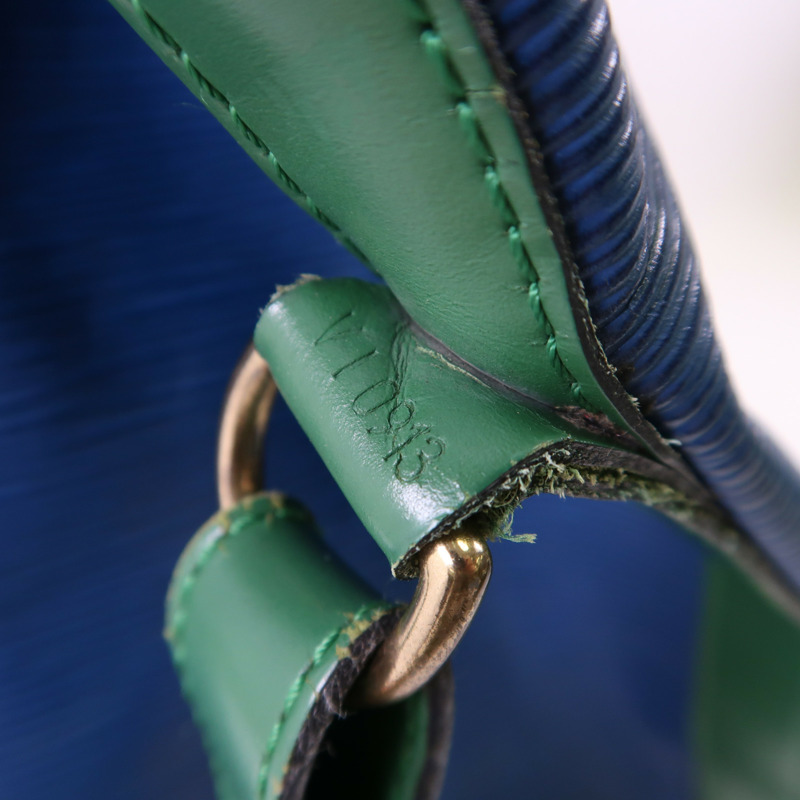 LOUIS VUITTON Epi Noe金扣肩背袋-6
