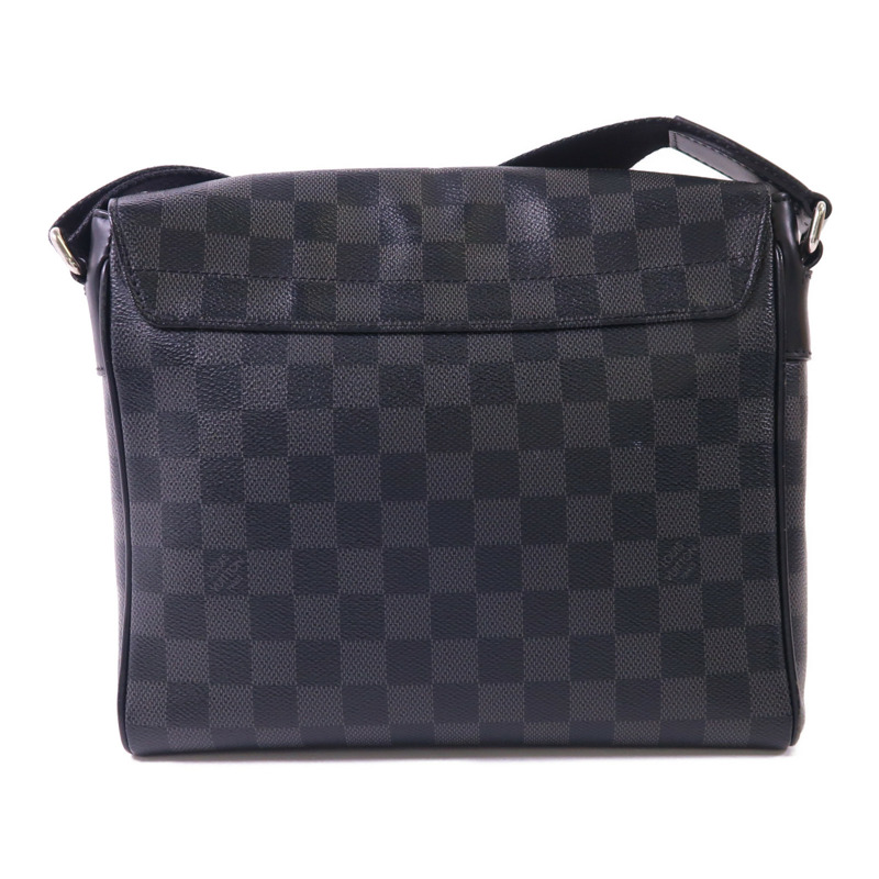 LOUIS VUITTON Damier Graphite Distrist PM銀扣肩背袋-1