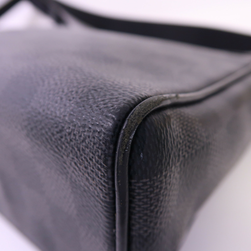LOUIS VUITTON Damier Graphite Distrist PM銀扣肩背袋-10