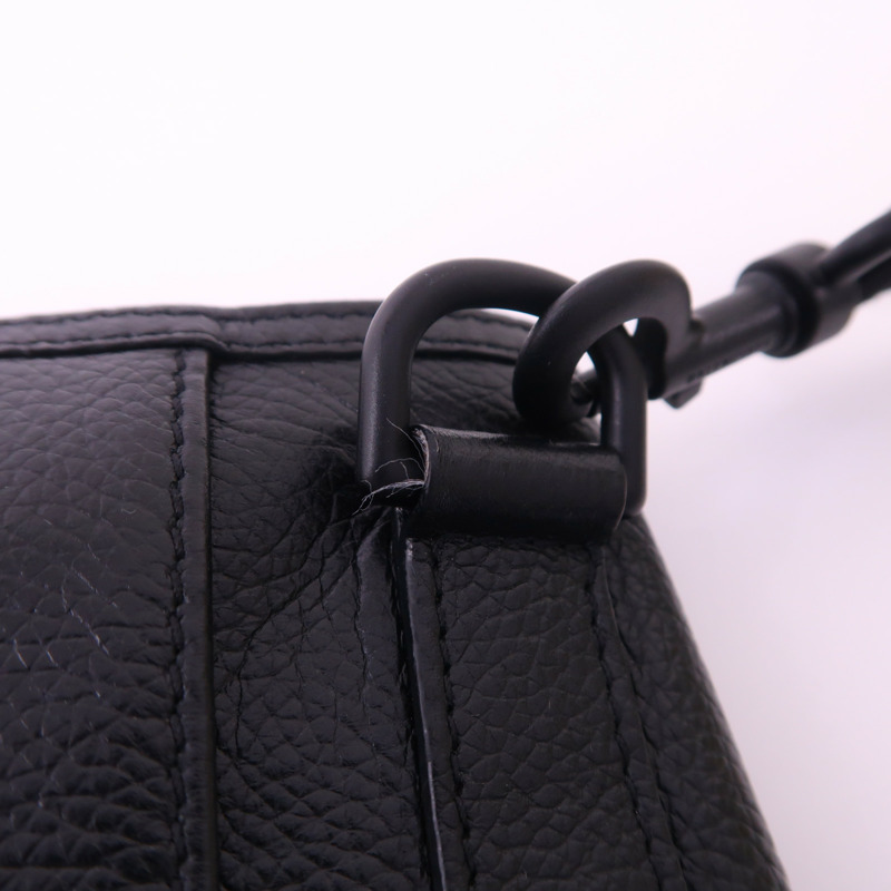 BALENCIAGA 牛皮皮革Explorer Pouch肩背袋-16