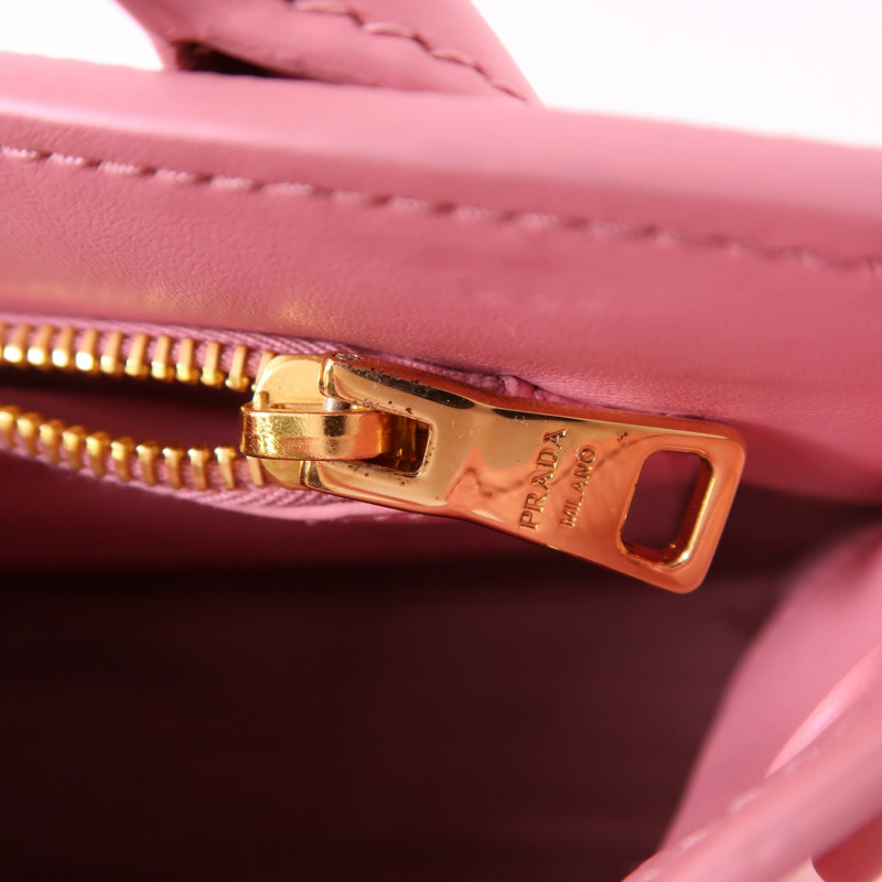 PRADA 牛皮皮革Monochrome金扣手挽肩背兩用袋-17