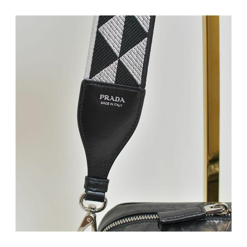 PRADA 復古迷你口袋肩斜背包 1BH198 UVL-4