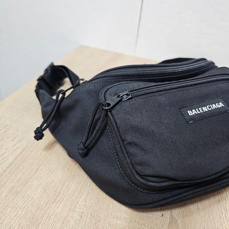 [福利出清😘] Balenciaga黑色帆布Explore黑釦胸口腰包-2