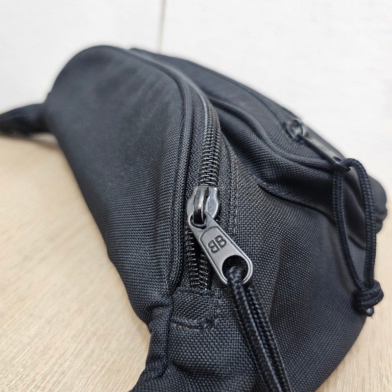 [福利出清😘] Balenciaga黑色帆布Explore黑釦胸口腰包-5