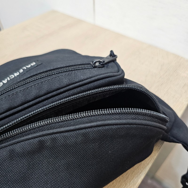 [福利出清😘] Balenciaga黑色帆布Explore黑釦胸口腰包-15