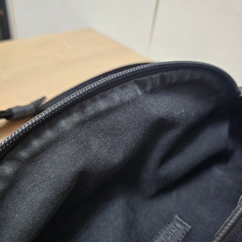 [福利出清😘] Balenciaga黑色帆布Explore黑釦胸口腰包-24
