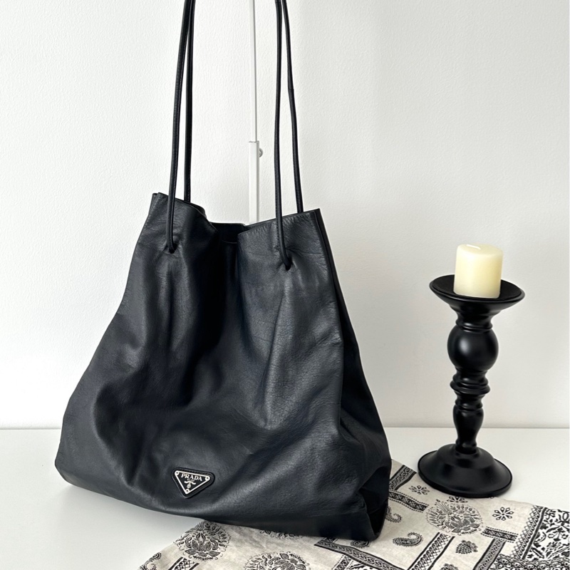 Prada黑色軟皮托特包-1