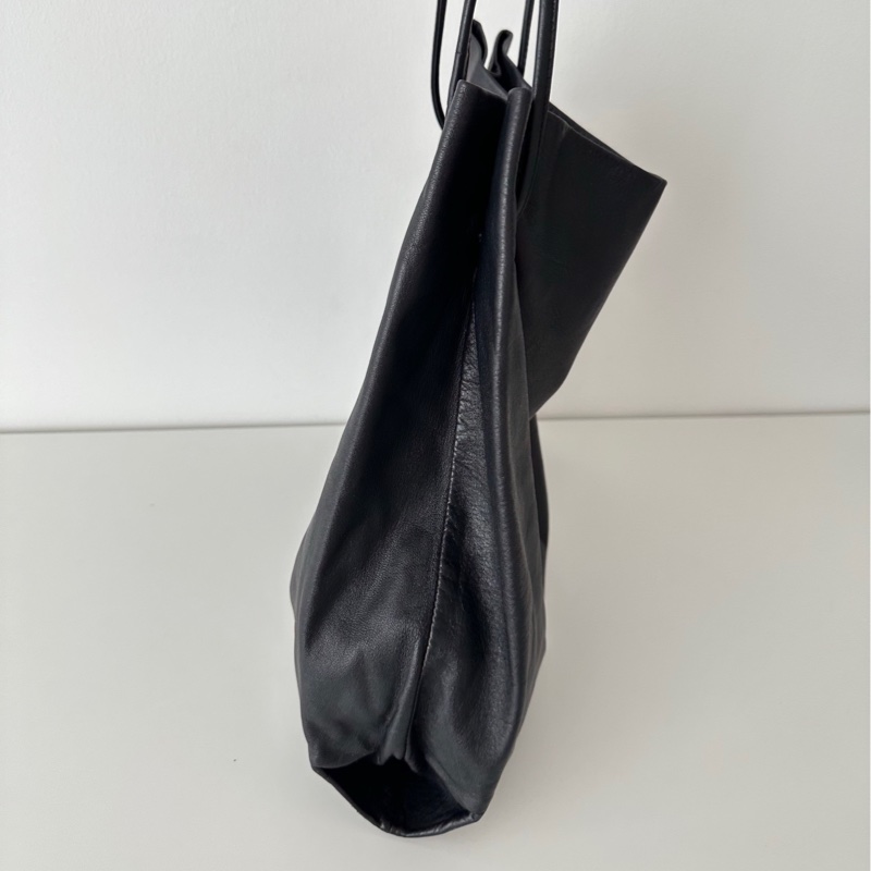 Prada黑色軟皮托特包-4