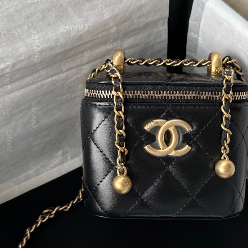 【配件：防塵袋、保卡 💕】Chanel 21A 雙金球 小盒子 盒子包 化妝包 黑金 黑色 金扣 牛皮 鏈條可調節 手提 單肩 斜挎-5