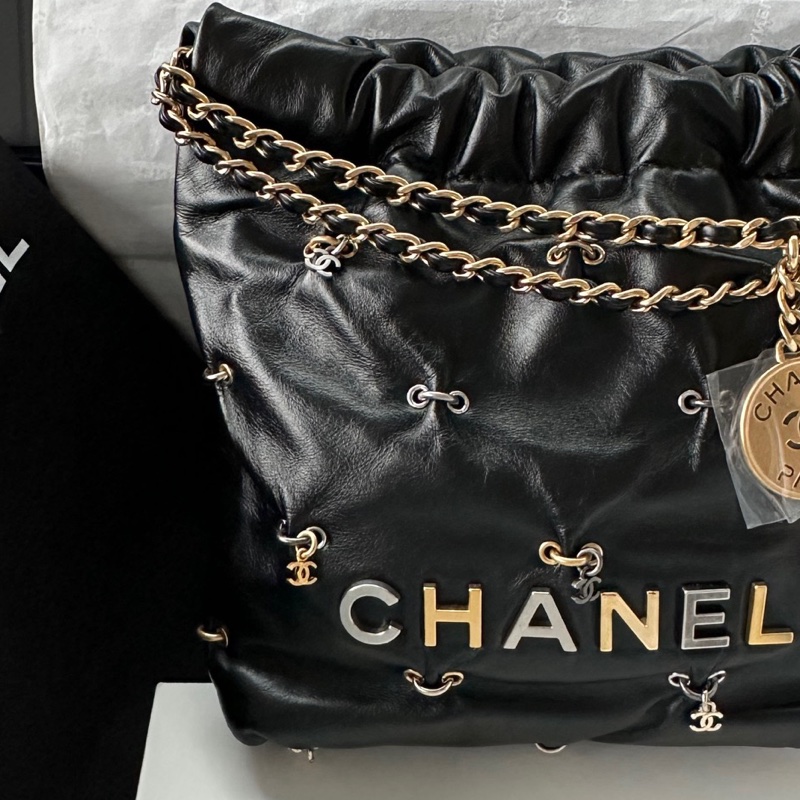 【配件：防塵袋 💕 】 Chanel 24A 22bag mini 特別款 垃圾袋 黑金銀 黑色 金銀鴛鴦配色 鼻環logo吊墜 牛皮 肩帶可拆卸 手提 單肩 斜挎-2