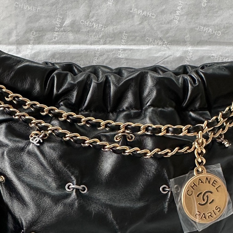 【配件：防塵袋 💕 】 Chanel 24A 22bag mini 特別款 垃圾袋 黑金銀 黑色 金銀鴛鴦配色 鼻環logo吊墜 牛皮 肩帶可拆卸 手提 單肩 斜挎-4